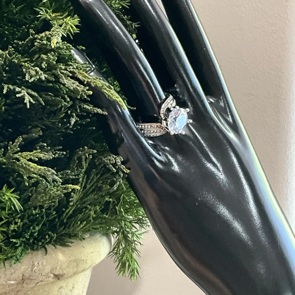 Elegant Silver Ring with Large Gemstone 7 - Picture 3 of 12